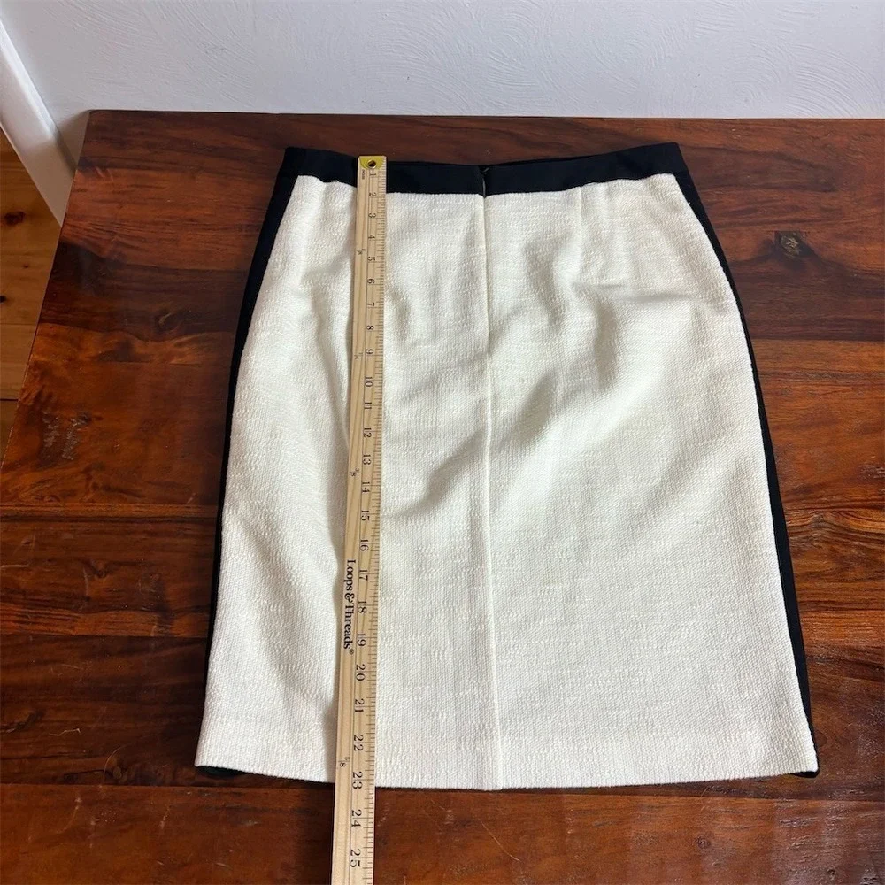 Nanette Lepore‎ Skirt Womens Size 10 Ivory Boucle Pencil Knee Black Trim